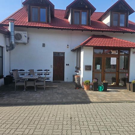 Heven Hotell Ostrowiec  Eksteriør bilde