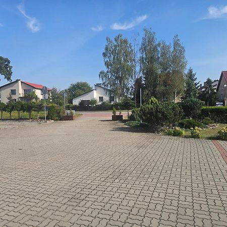 Heven Hotell Ostrowiec  Eksteriør bilde