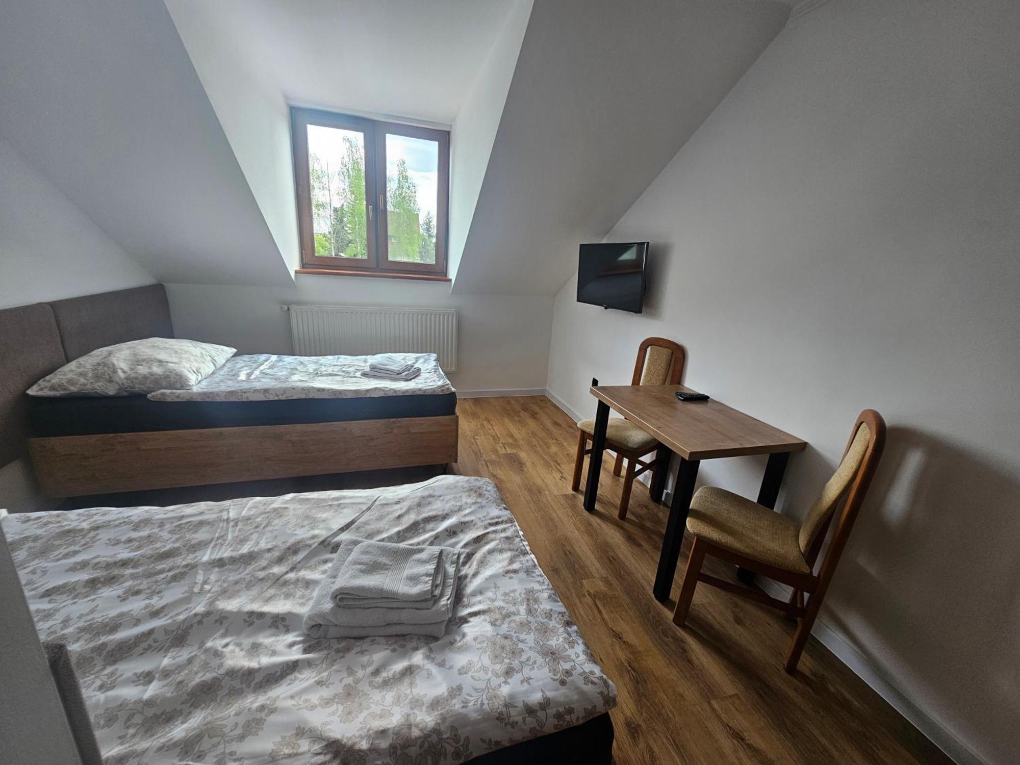 Heven Hotell Ostrowiec  Rom bilde