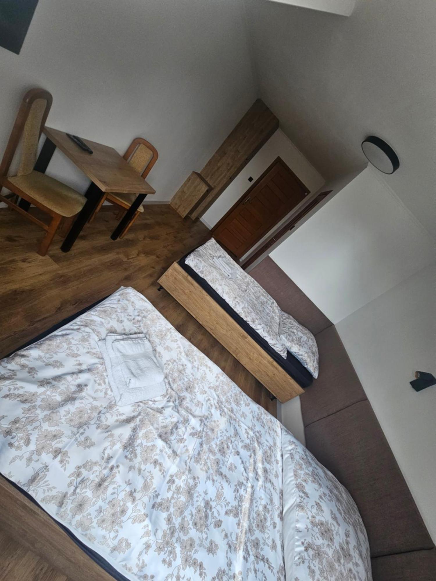 Heven Hotell Ostrowiec  Rom bilde
